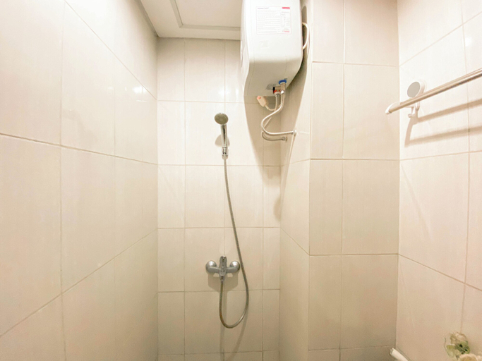 Bathroom 2, Best Deal and Homey Studio Apartment Monroe Tower, Cikarang