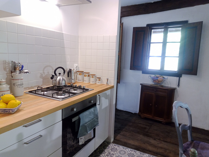Private kitchen 4, Castro Caldelas - Cottage - Sleeps 2 - Petfriendly, Ourense