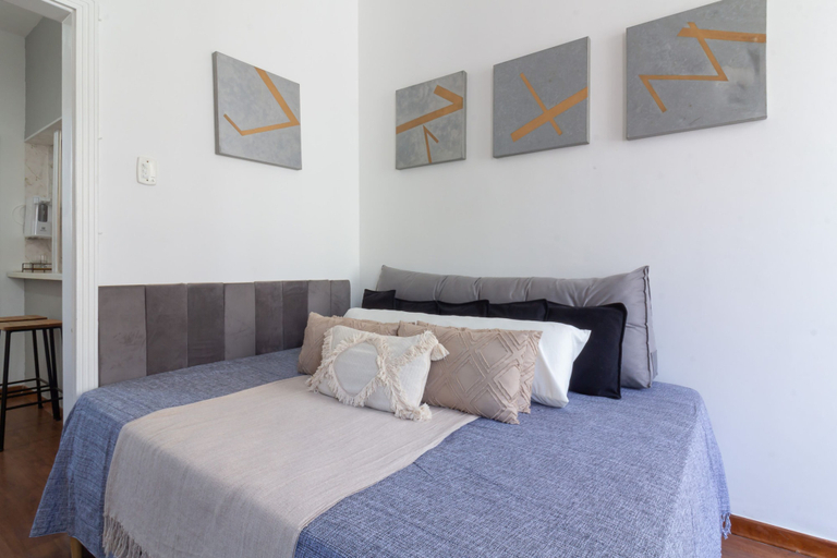 Room 5, Refuge in Copacabana for two Nsc1011, Rio de Janeiro