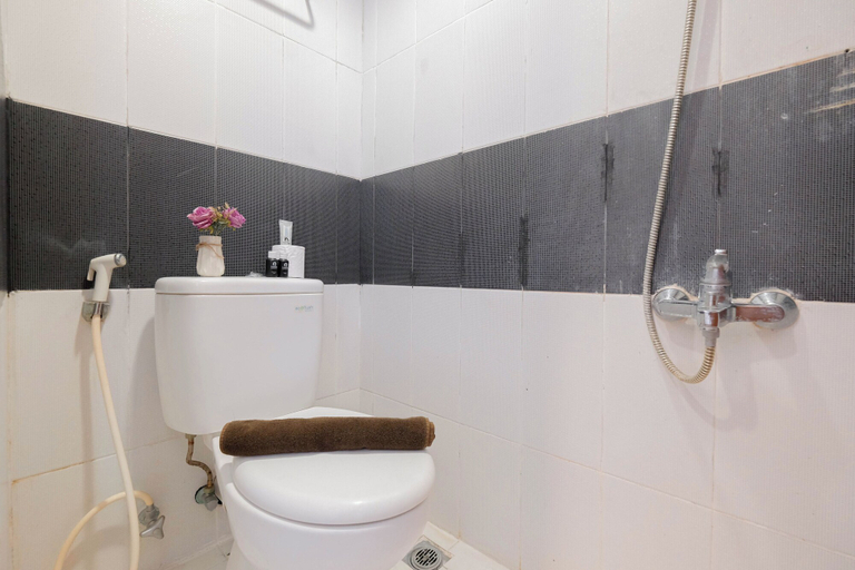 Bathroom 3, Good Deal Studio Apartment Cinere Bellevue Suites, Depok