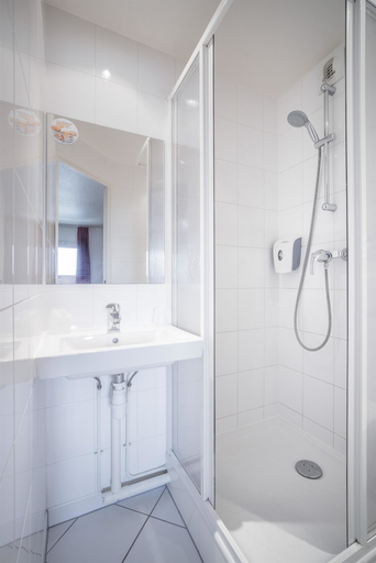 Bathroom 4, Hotel Premiere Classe Orly Rungis, Val-de-Marne