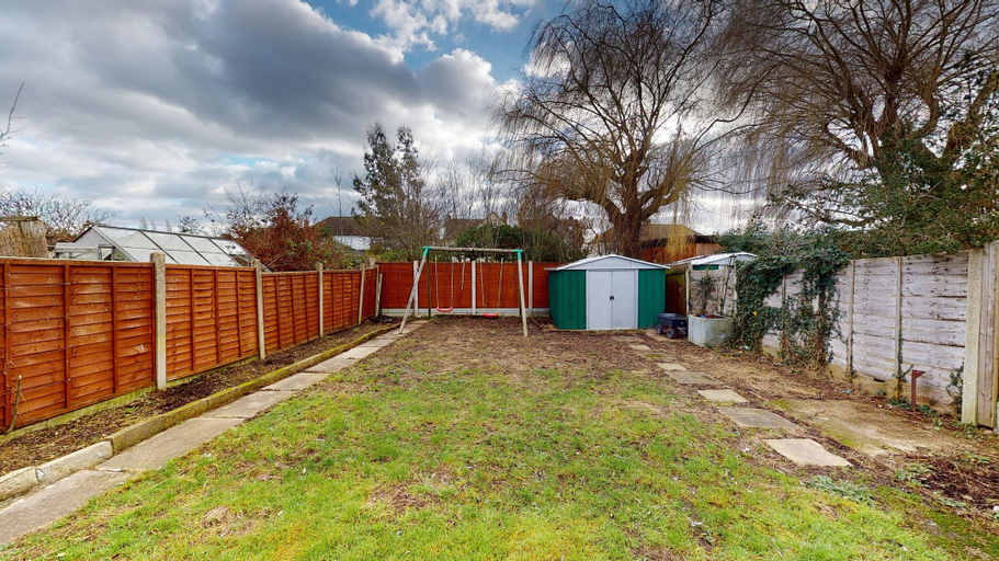 Others 4, Immaculate 4-bed House in Romford, London