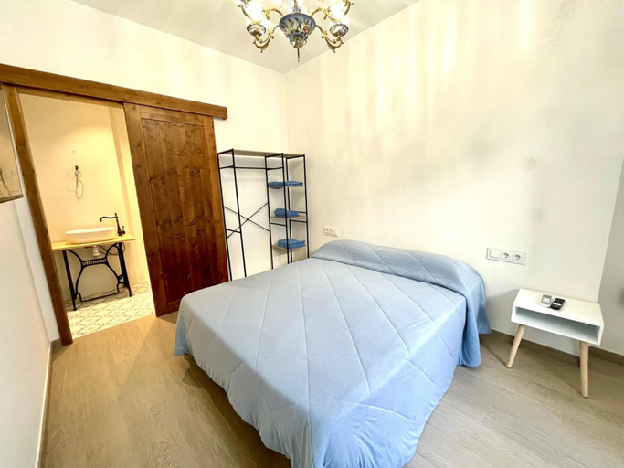 Room 4, Los Angeles With 3 Bedrooms and 3 Bathrooms, Valencia