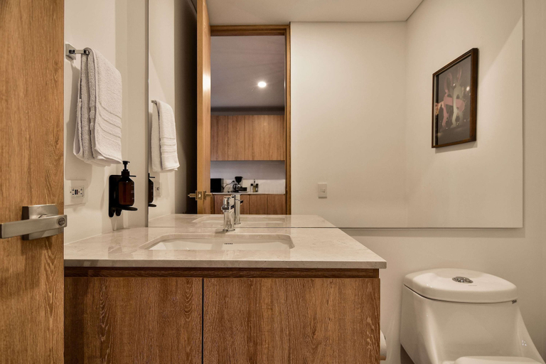 Room 4, w Prestigious 1BR w Balcony in Usaquen, Santafé de Bogotá