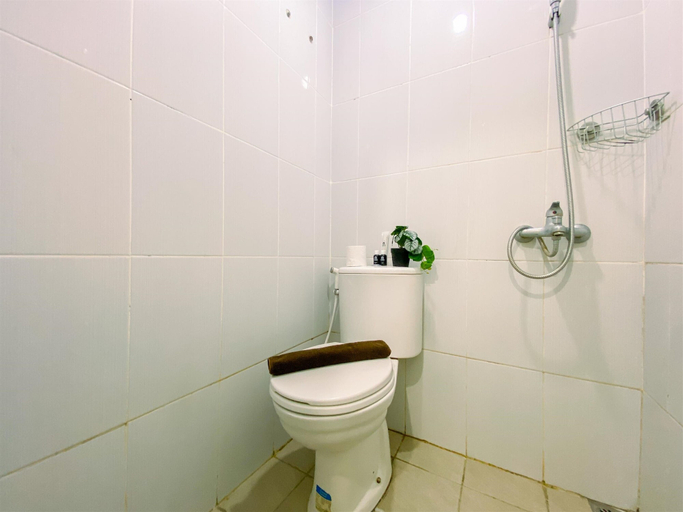 Bathroom 3, Stunning Studio Apartment at La Hub City, South Jakarta