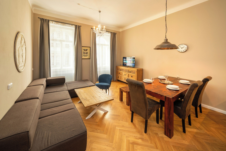 Living area 2, 1 Bed Flat - Sleeps 5 - Parking - Wifi, Praha 5