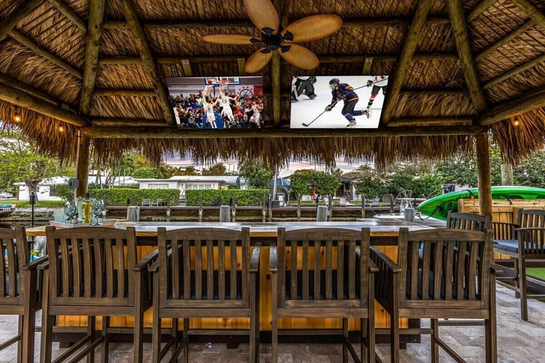 Food & Drinks 2, New Waterfront Oasis, Minutes to Beach, Eats, Shops, Broward