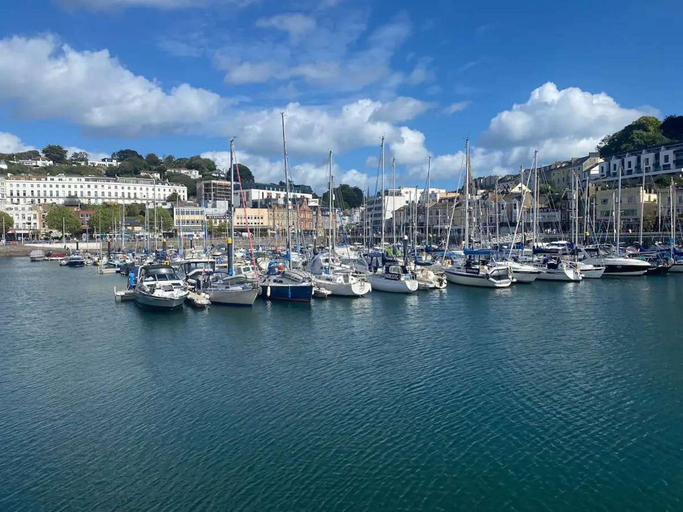 Marina, 4 Bed House-Sleeps 8-Parking-Pets-MarinaSeaView, Torbay