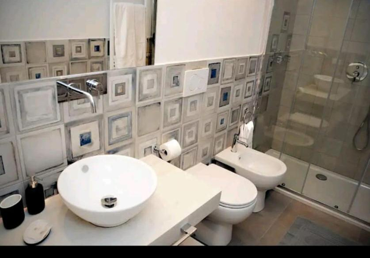 Bathroom 3, Debirooms, La Spezia