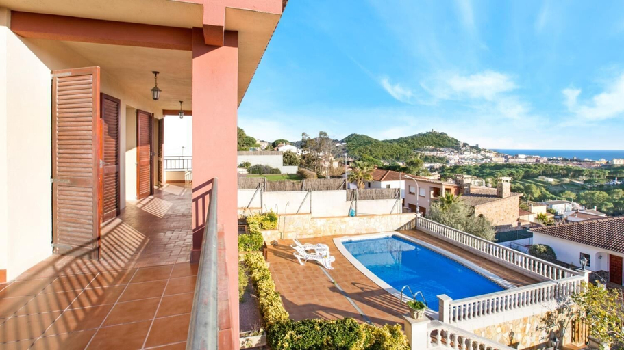 Room 3, Vila Maer in Blanes With 5 Bedrooms and 2 Bathrooms, Girona