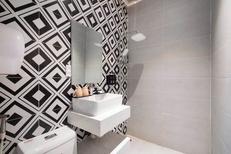 Bathroom 4, Nicecy Hotel - 218 Le Thanh Ton Street, District 1