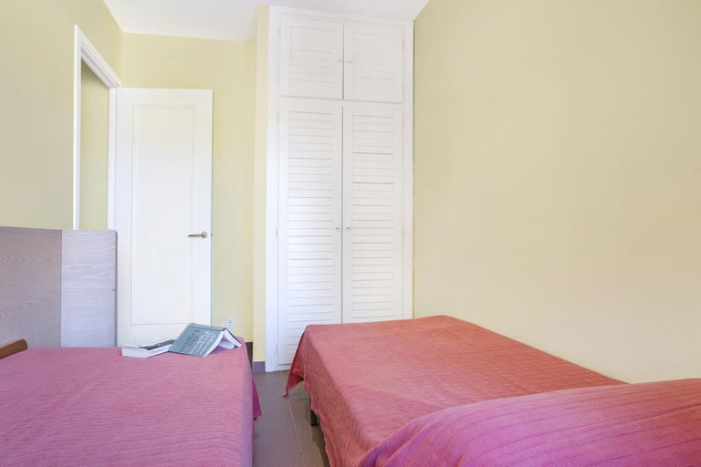 Room 2, Ana 1 in Llafranc With 3 Bedrooms and 2 Bathrooms, Girona