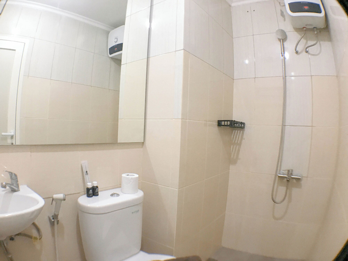 Bathroom 5, Wonderful Studio at Bale Hinggil Apartment, Surabaya