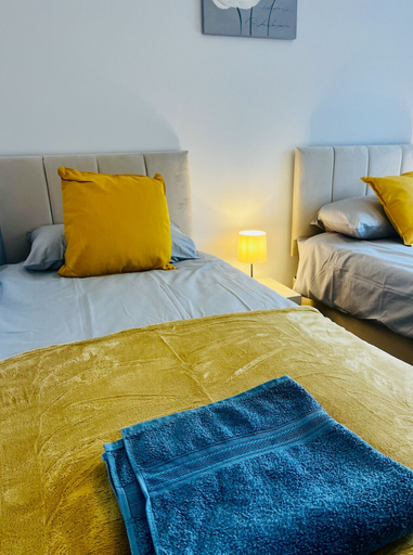 Room 3, 2 Bed Flat - Sleeps 8 - Pets - Garden - Parking, Derbyshire
