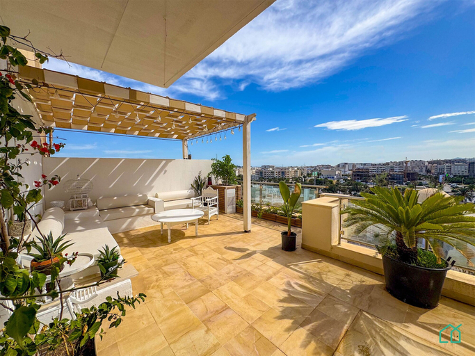 Room 5, Ain Zaghouan Nd Superbe apt Avec Terrasse et vue, Bouhaira