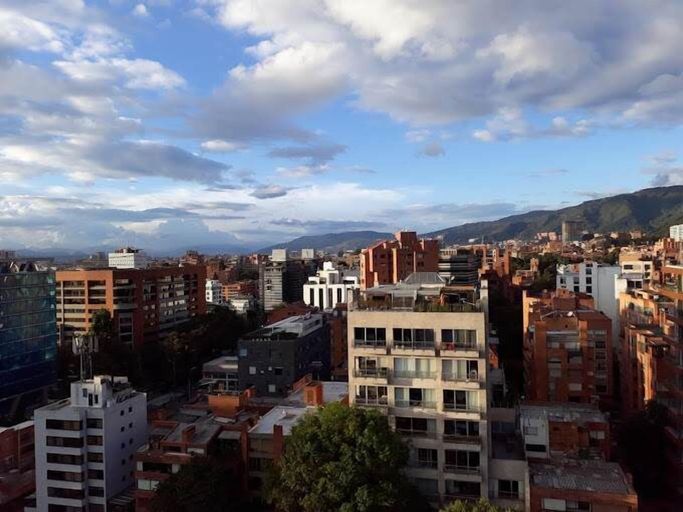 Room 5, w Cozy 1BR w View in El Nogal, Santafé de Bogotá