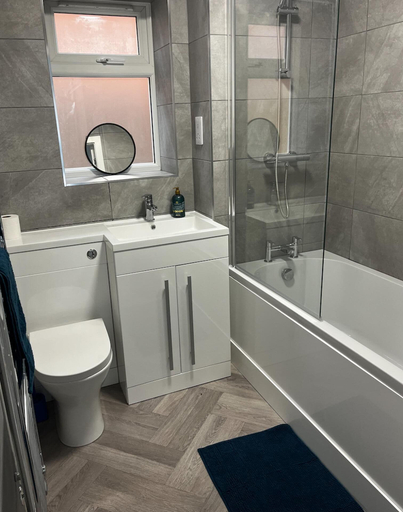 Bathroom 5, 2 Bed Flat - Sleeps 8 - Pets - Garden - Parking, Derbyshire