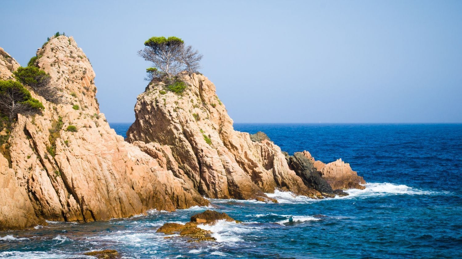 Room 3, Tres Pins 1 in Lloret de Mar, Girona