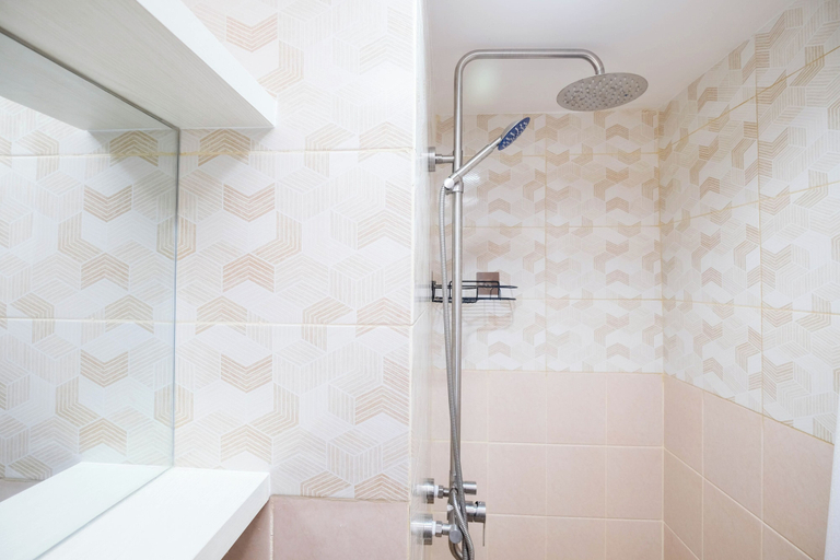 Bathroom 3, Brand New and Fresh Studio Podomoro Golf View Apartment, Bogor