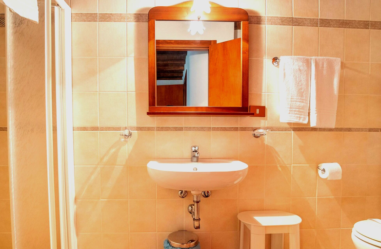 Bathroom, Agr. Lampugnano, Grosseto