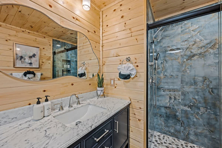 Room 5, 180 Views Sleeps 7 Private Hot Tub Full Kitchen, Sevier