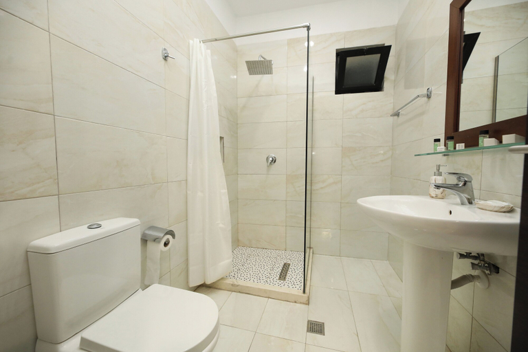 Bathroom 4, Hotel Salvadore, Vlorës