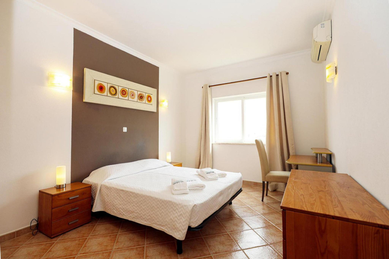 Bedroom 2, C03 - Gale Holiday Apartment in Lagos, Lagos