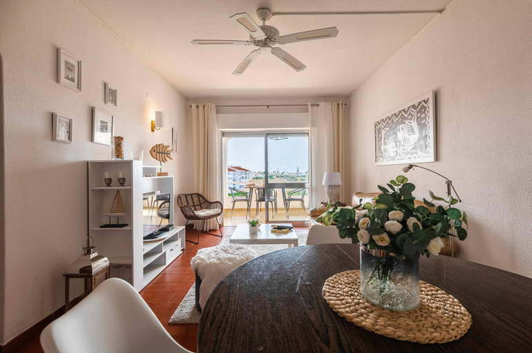 Room 4, Sea View Central Town 2 Bedroom Apartment 5 min from the Beach, Albufeira