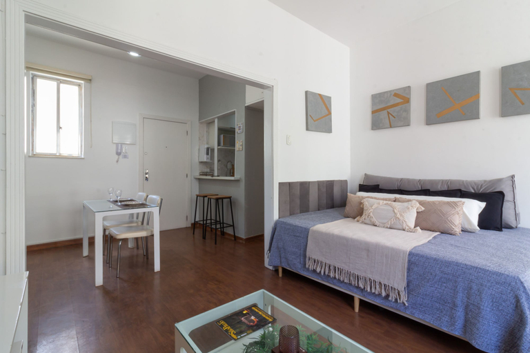 Room 4, Refuge in Copacabana for two Nsc1011, Rio de Janeiro