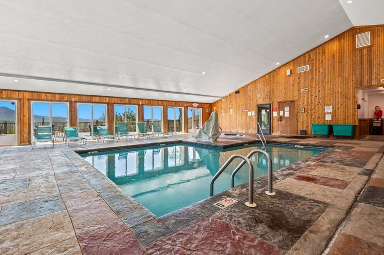 Room 4, Sauna Mountain Views Indoor Pool Sleeps 4, Sevier