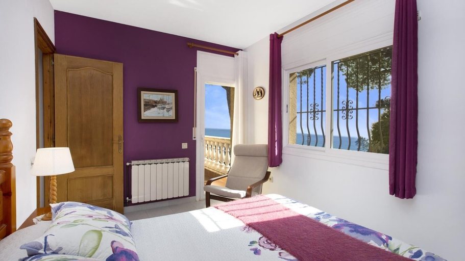 Room 5, Crisantemo in Lloret de Mar, Girona
