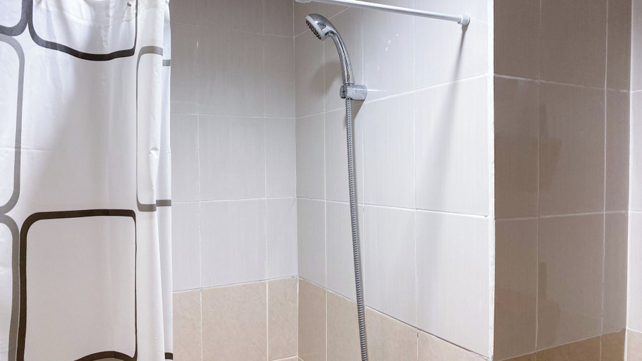 Bathroom 2, 2BR with Comfortable Design at Podomoro Golf View Apartment, Bogor