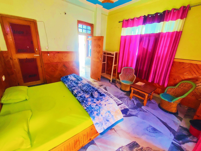 Bedroom 3, Chalo Challal Hotel & Cafe, Kullu