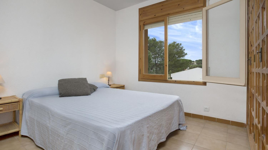 Room 2, Illa 23 in Calella de Palafrugell, Girona