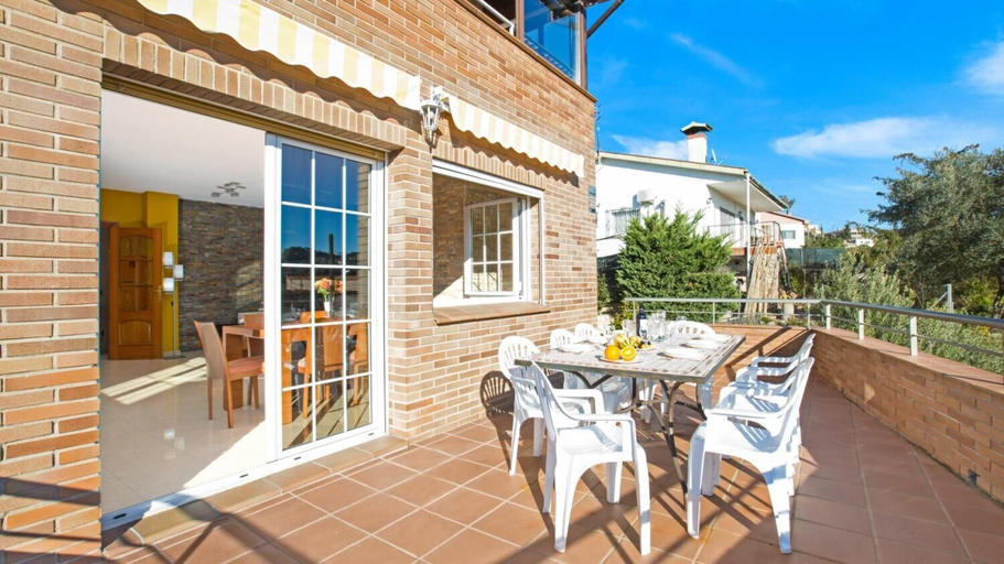 Room 2, Sotet in Vidreres With 4 Bedrooms and 2 Bathrooms, Girona