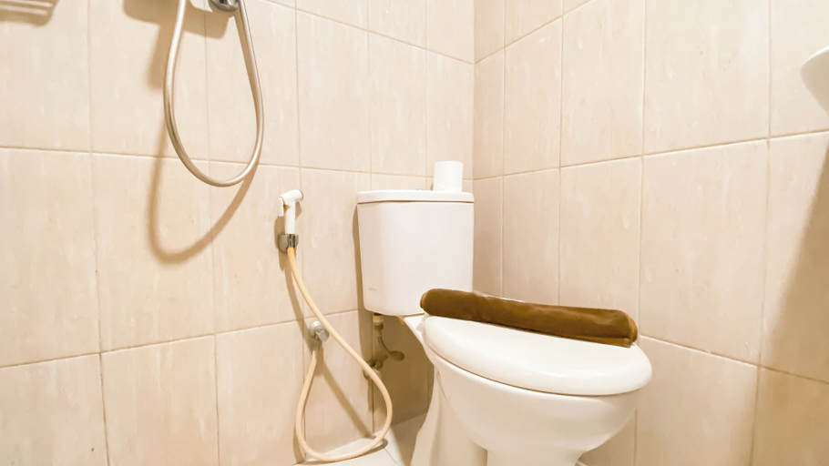 Bathroom 3, Homey 2BR Apartment at Citra Living, Jakarta Barat