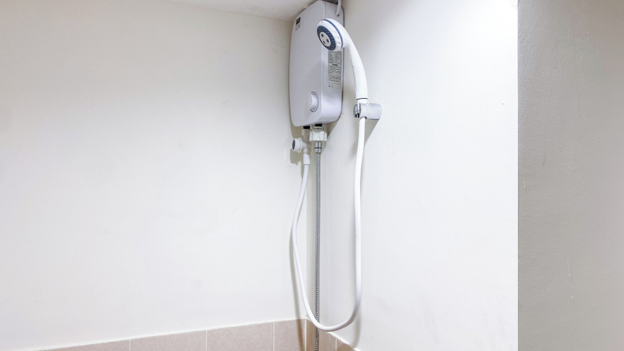 Bathroom 2, Best Choice and Homey 2BR Podomoro Golf View Apartment, Bogor