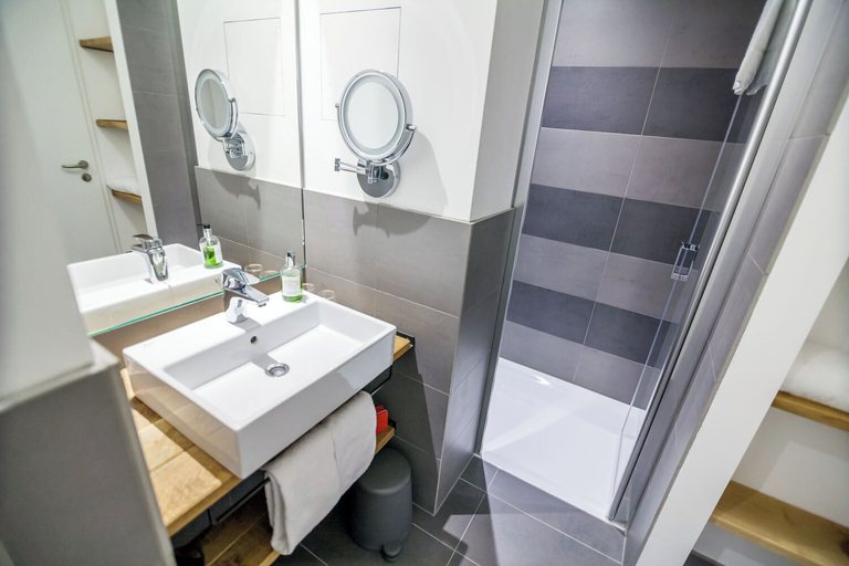 Bathroom 5, Staycity Leipzig City Centre, Leipzig