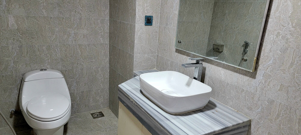 Bathroom 5, Luxurious 3-bhk Highly Secured & Close to Airport, Dhaka