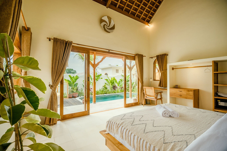 Room 4, Villa Canggutopia 1 by Alfred in Bali - Tropical Hideaway 1BR Pool Villa Prime Location Canggu Beach, Badung