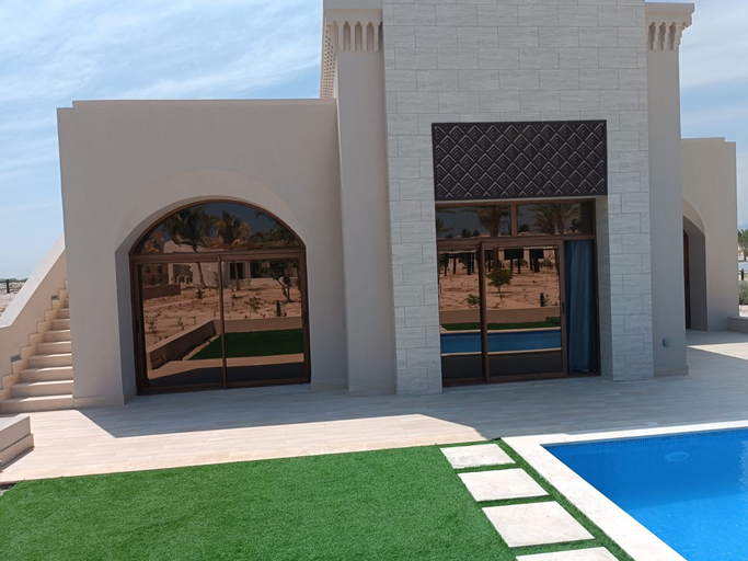 Room 4, Cozy 2-bedroom Poolside Haven, Taqah