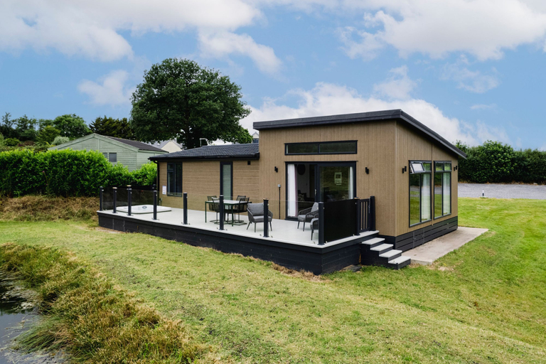 Room 2, The Duck Pond - Countryside Hot Tub, Pembrokeshire