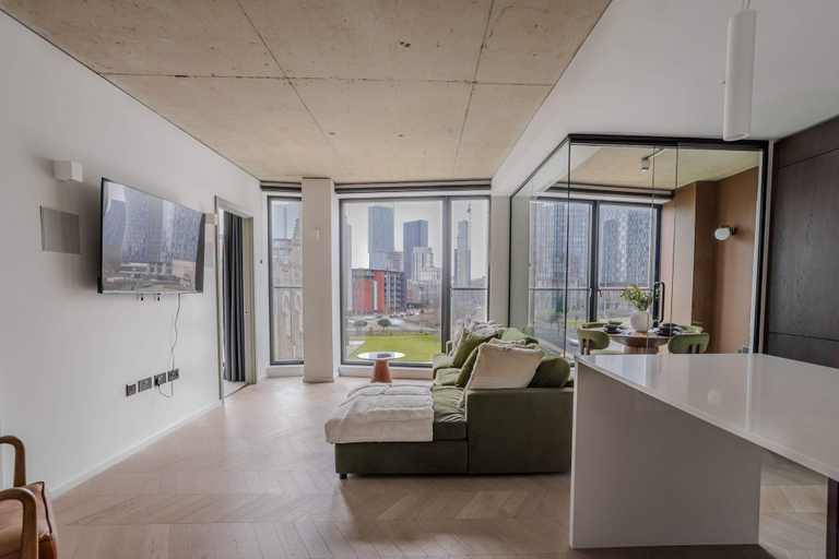 Room 5, Midori Suite 2BR City Views, Manchester