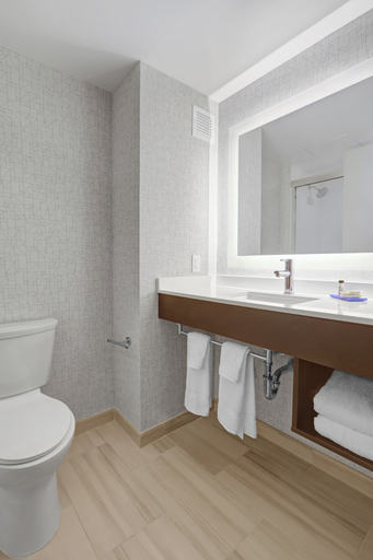 Bathroom 5, Hotel 1200, New York