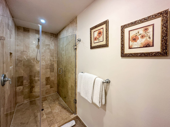 Room 2, Beach Bliss Retreat 2BR Beachfront Condo, Puerto Peñasco