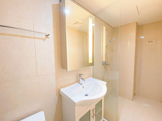 Bathroom 3, Compact and Nice Combined Unit 1BR Apartment at Warhol (W/R) Residence, Semarang