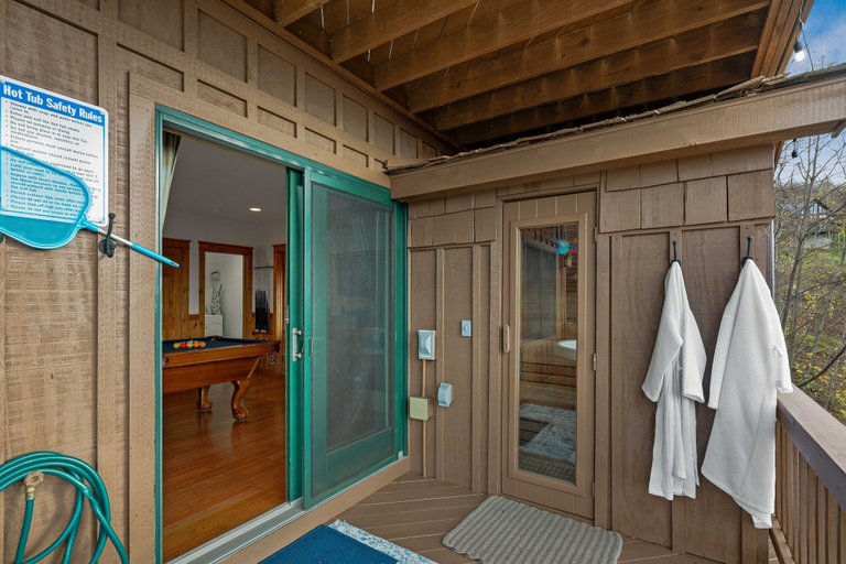 Room 3, Blue Ridge Mountain Cabin With Stunning Views, Madison