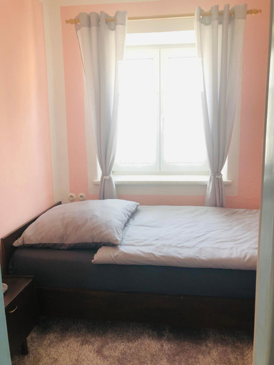 Others 4, Holmes Cafe & Pension, Schärding