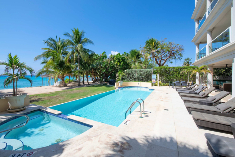 Room 3, Seabreeze 8 - Luxury 4-bedroom on Seven Mile Beach