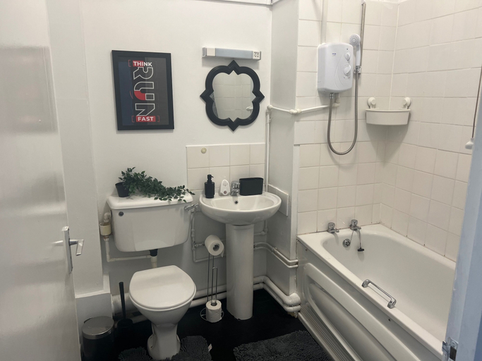 Bathroom, Apartment Sleeps 6 With Ensuite, Birmingham